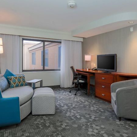 Courtyard By Marriott Las Vegas Stadium Area Bagian luar foto
