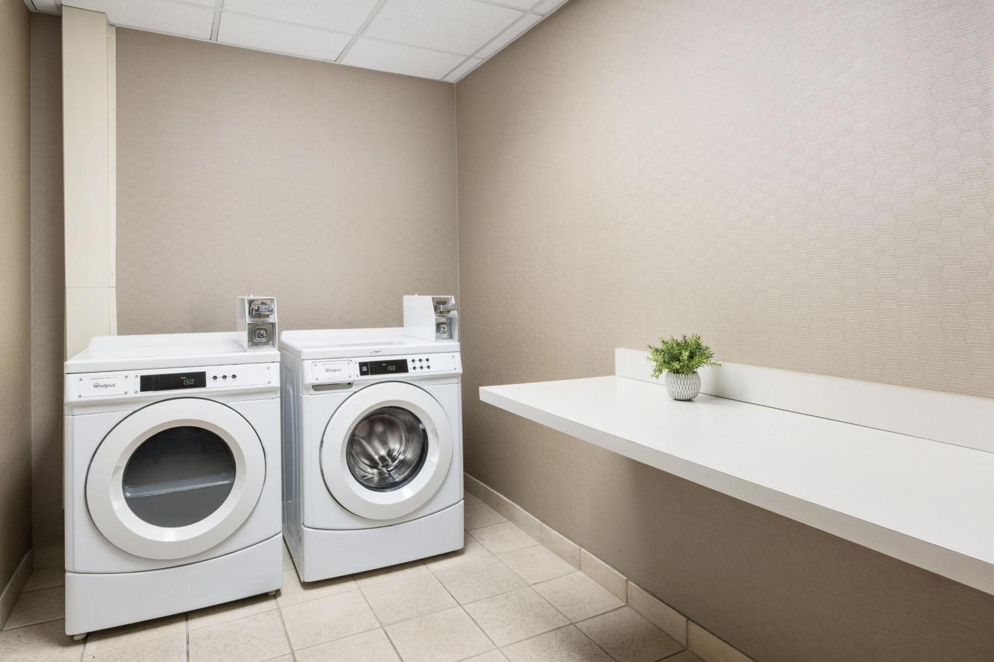 Courtyard By Marriott Las Vegas Stadium Area Bagian luar foto