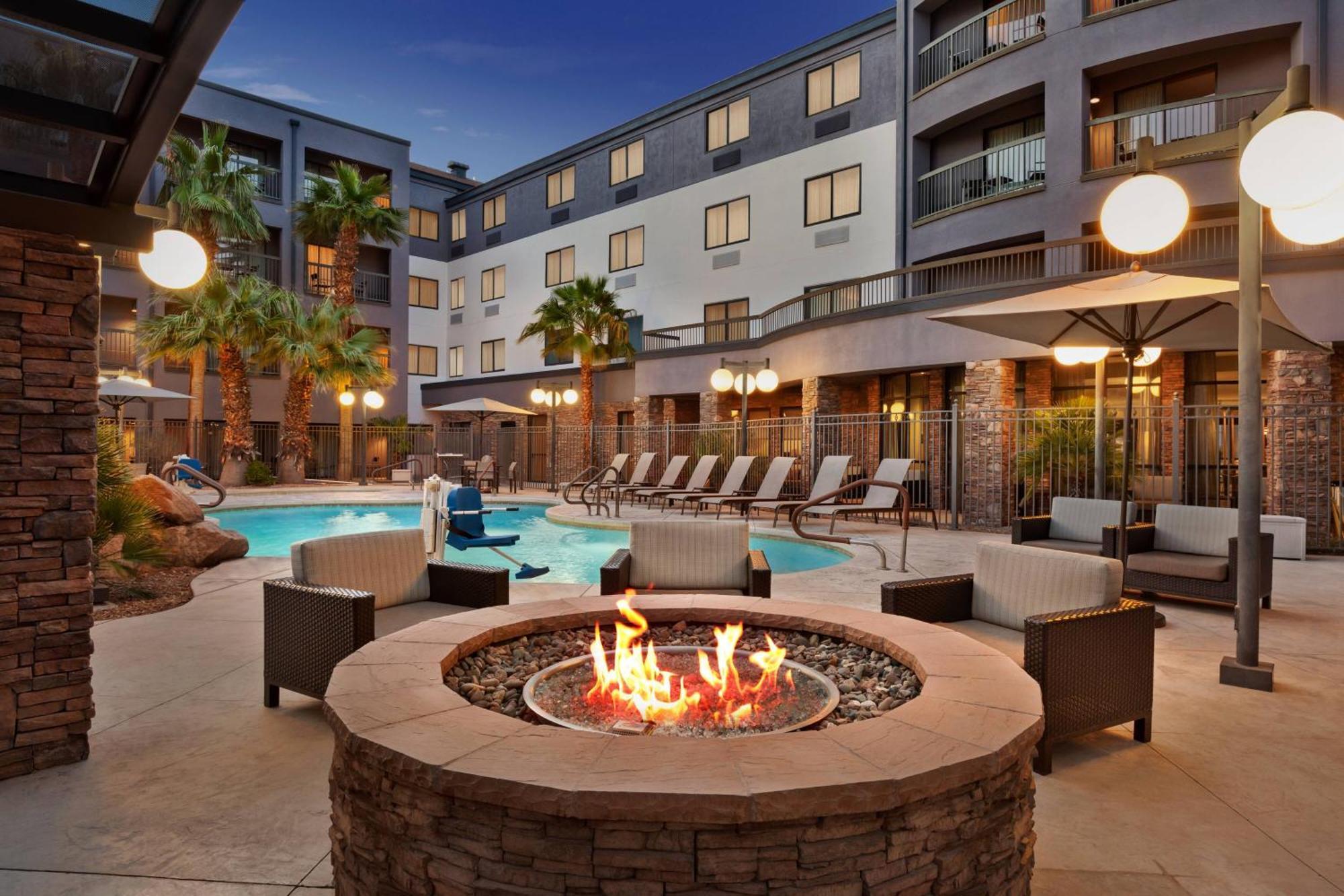 Courtyard By Marriott Las Vegas Stadium Area Bagian luar foto