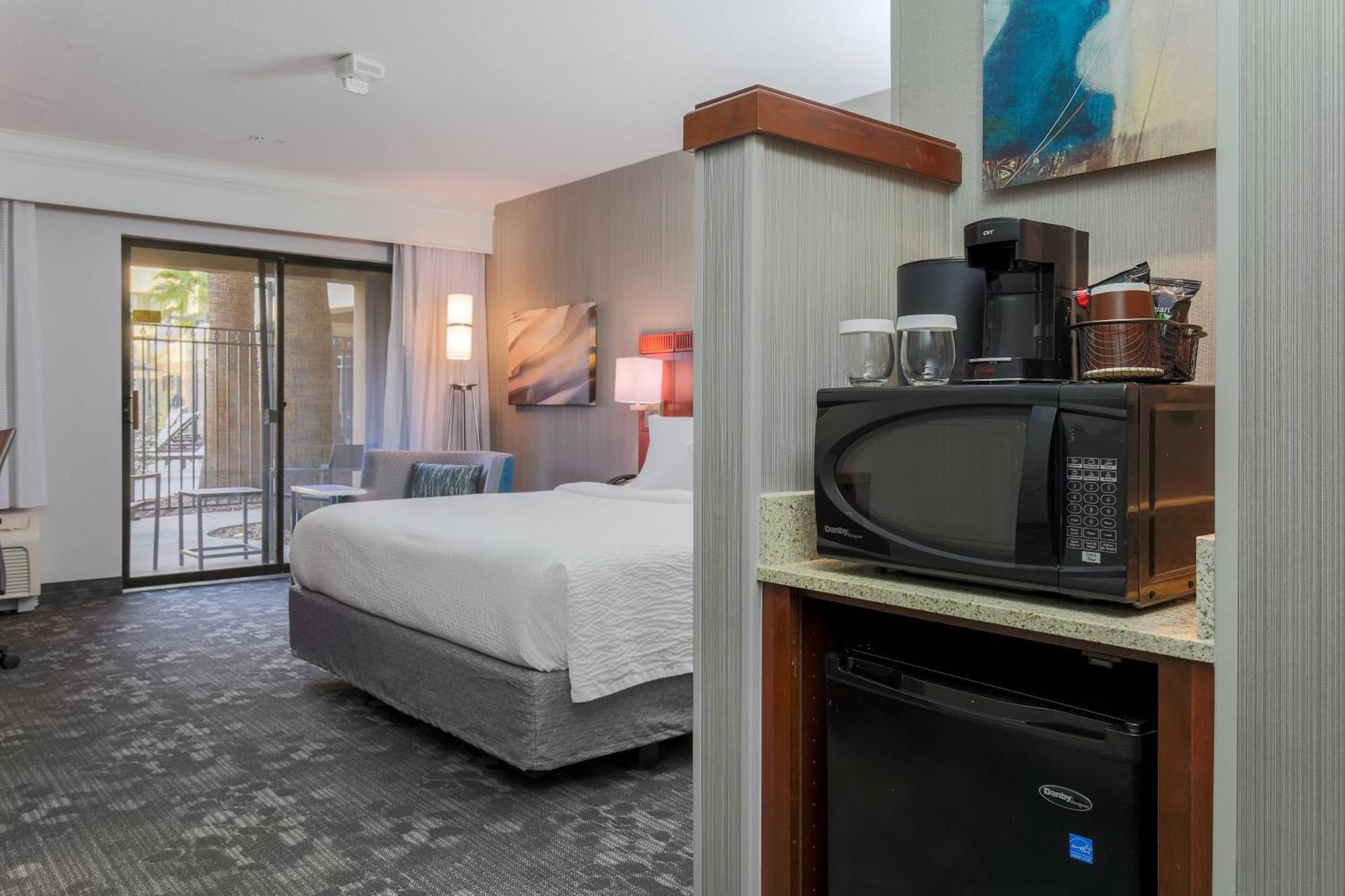 Courtyard By Marriott Las Vegas Stadium Area Bagian luar foto