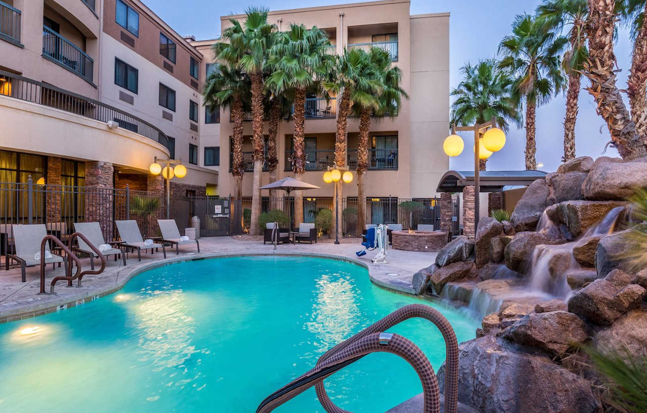 Courtyard By Marriott Las Vegas Stadium Area Bagian luar foto